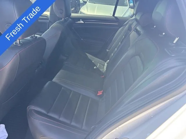 Used 2015 White Volkswagen  image 9