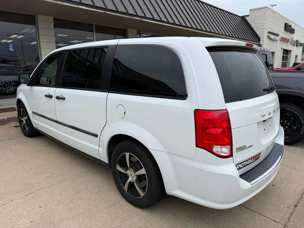 Used 2016 White Dodge AVP image 9
