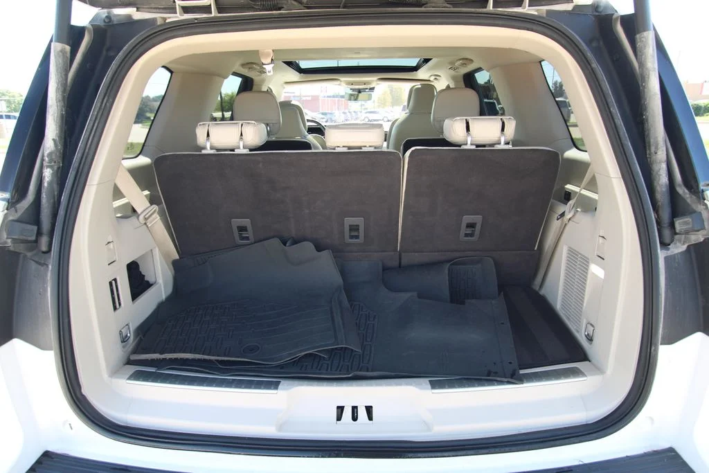 Used 2019 White Platinum Tri-Coat Metallic Lincoln Reserve image 15
