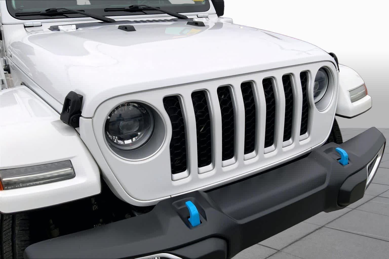 Used 2023 Bright White Clearcoat Jeep Sahara image 26