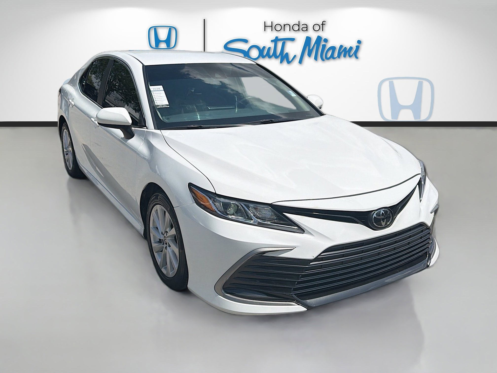 Used 2023 Ice Cap Toyota LE image 1