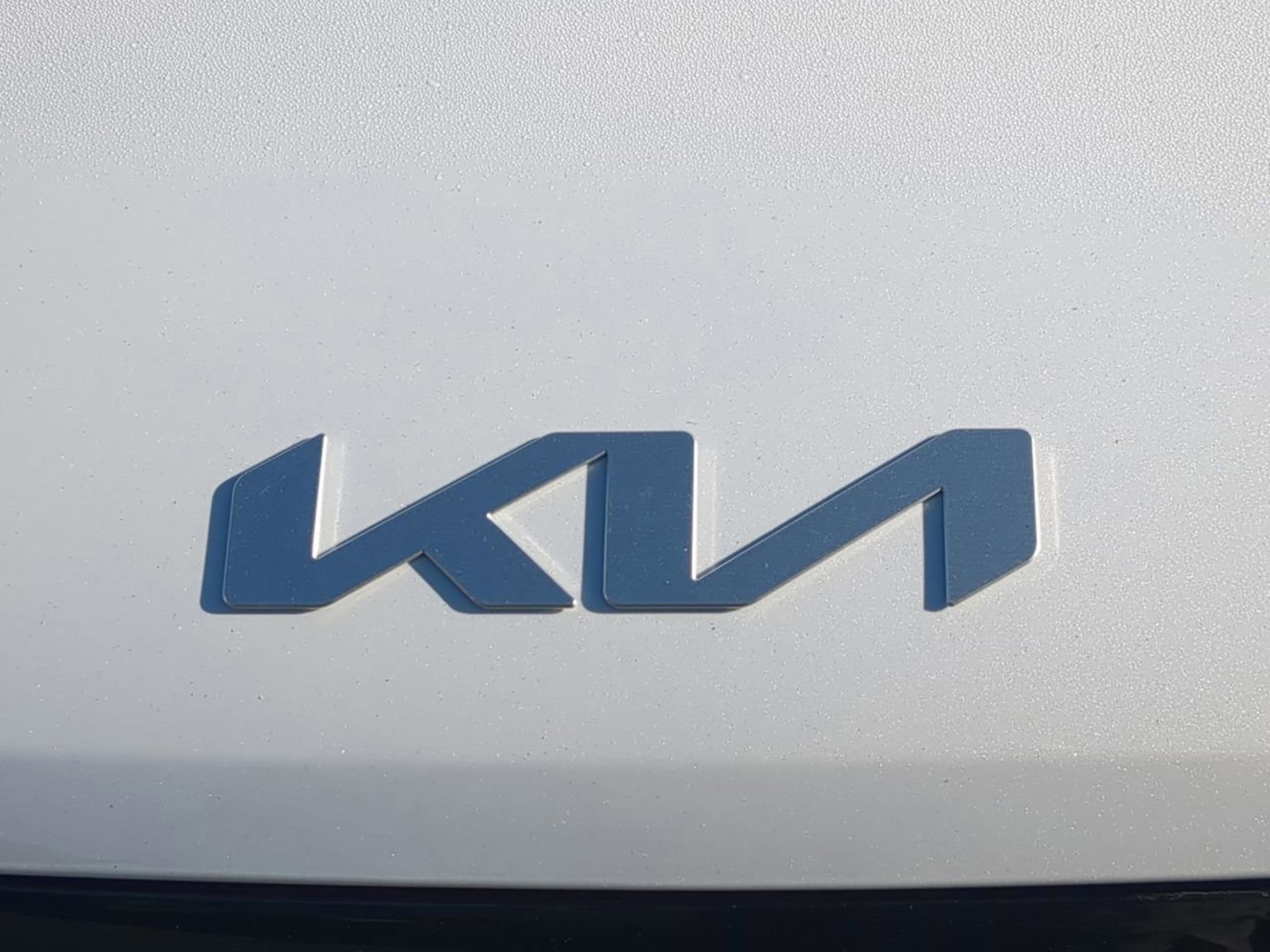 New 2026 Snow White Pearl Kia EX image 13