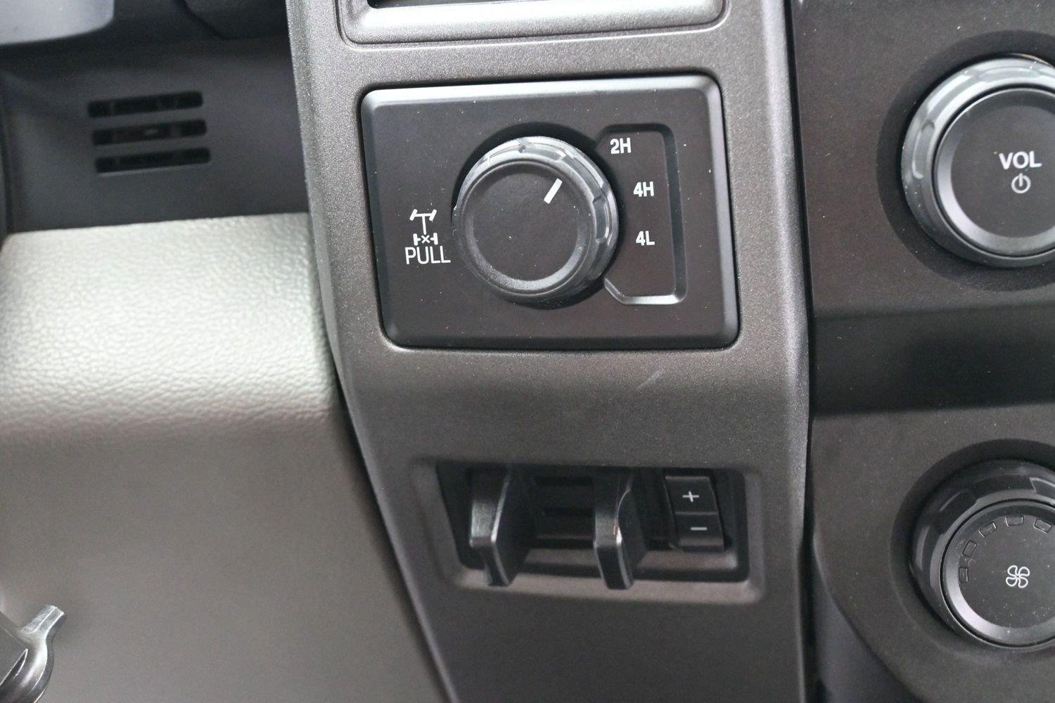 Used 2022 Oxford White Ford XL image 23