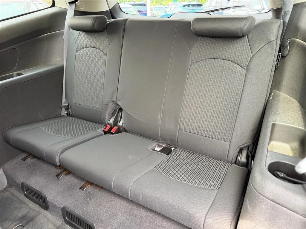 Used 2011 White Chevrolet LT image 8