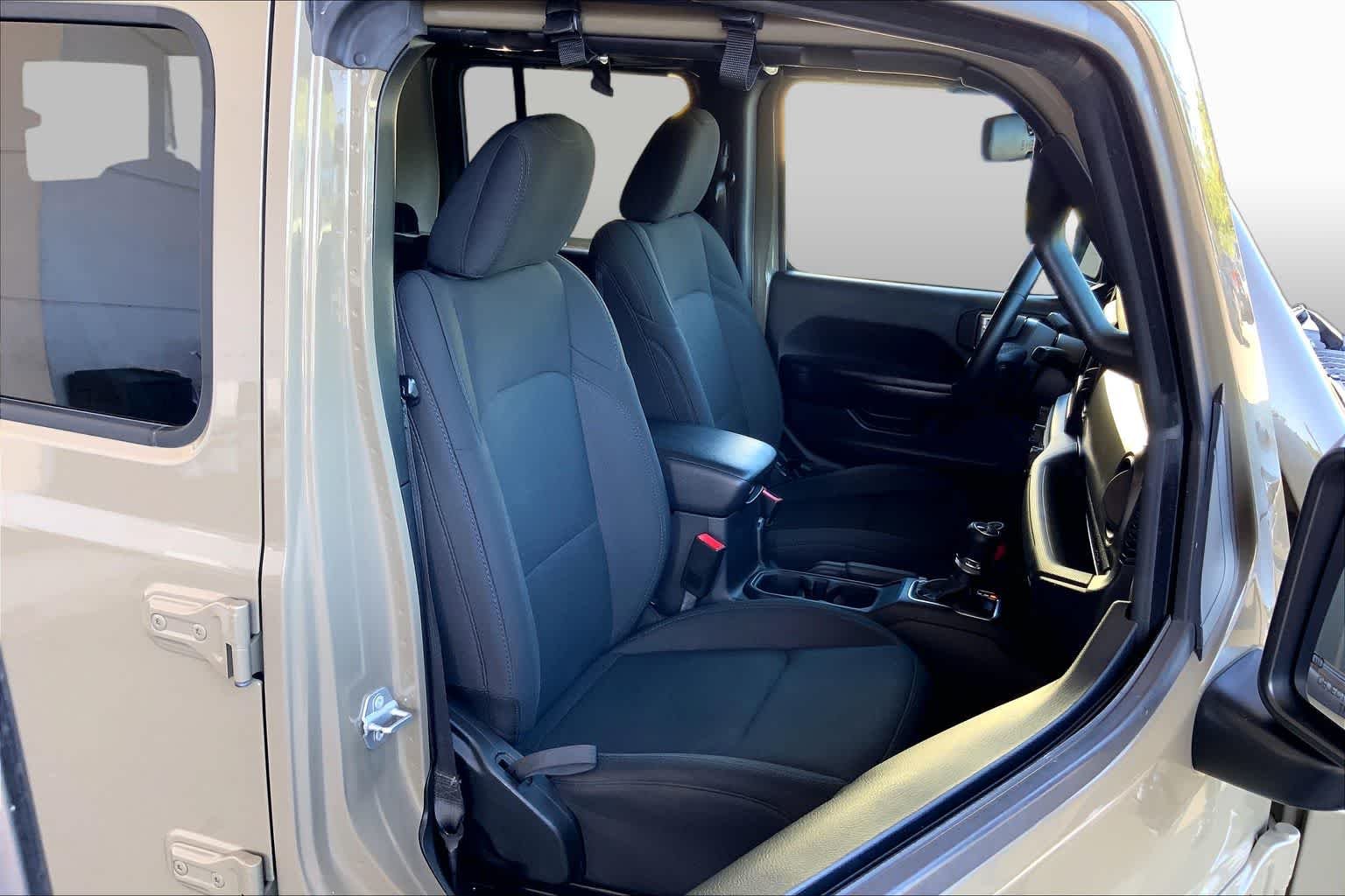 Used 2020 Gator Clearcoat Jeep Sport S image 9