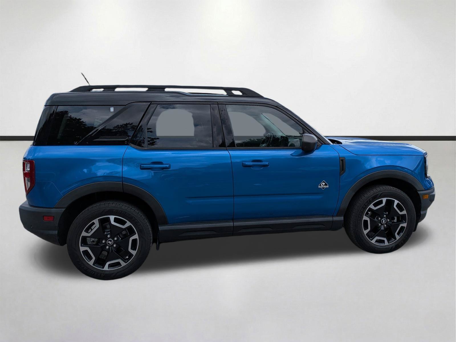 Used 2022 Velocity Blue Metallic Ford Outer Banks image 3