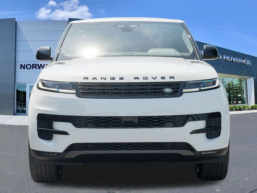 New 2026 Fuji White Land Rover SE image 2