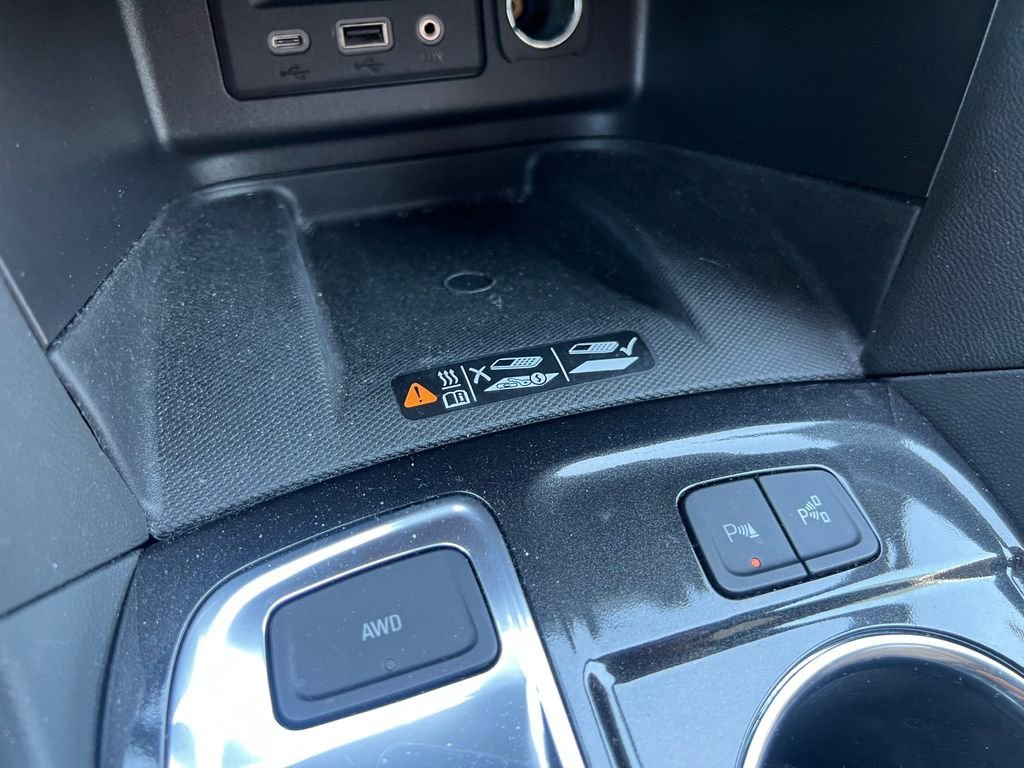 Certified Used 2024 Iridescent Pearl Tricoat Chevrolet Premier image 16