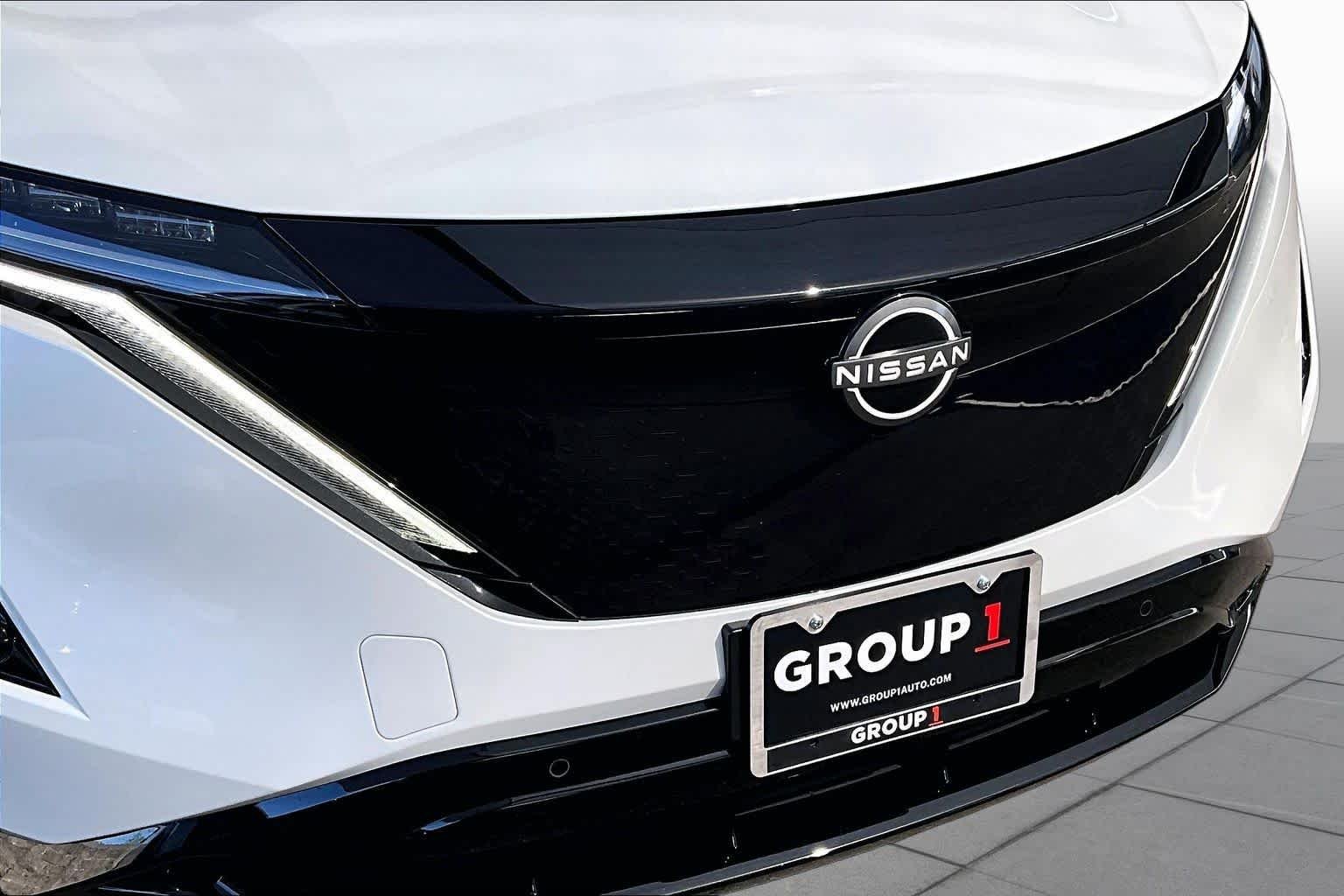 Used 2023 Everest White Pearl Tricoat/Black Diamond Pearl Nissan ENGAGE image 28