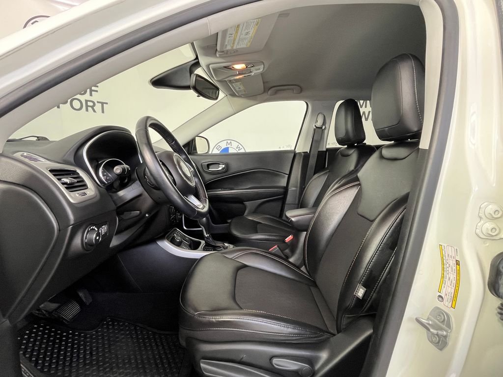 Used 2020 White Jeep Latitude image 12