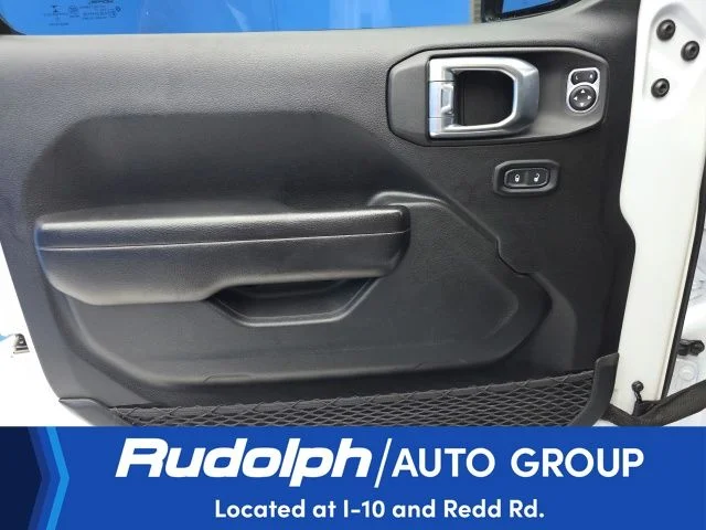 Used 2021 Bright White Clearcoat Jeep Unlimited Rubicon image 10