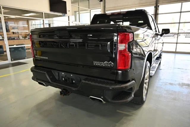 Used 2021 Black Chevrolet High Country image 5