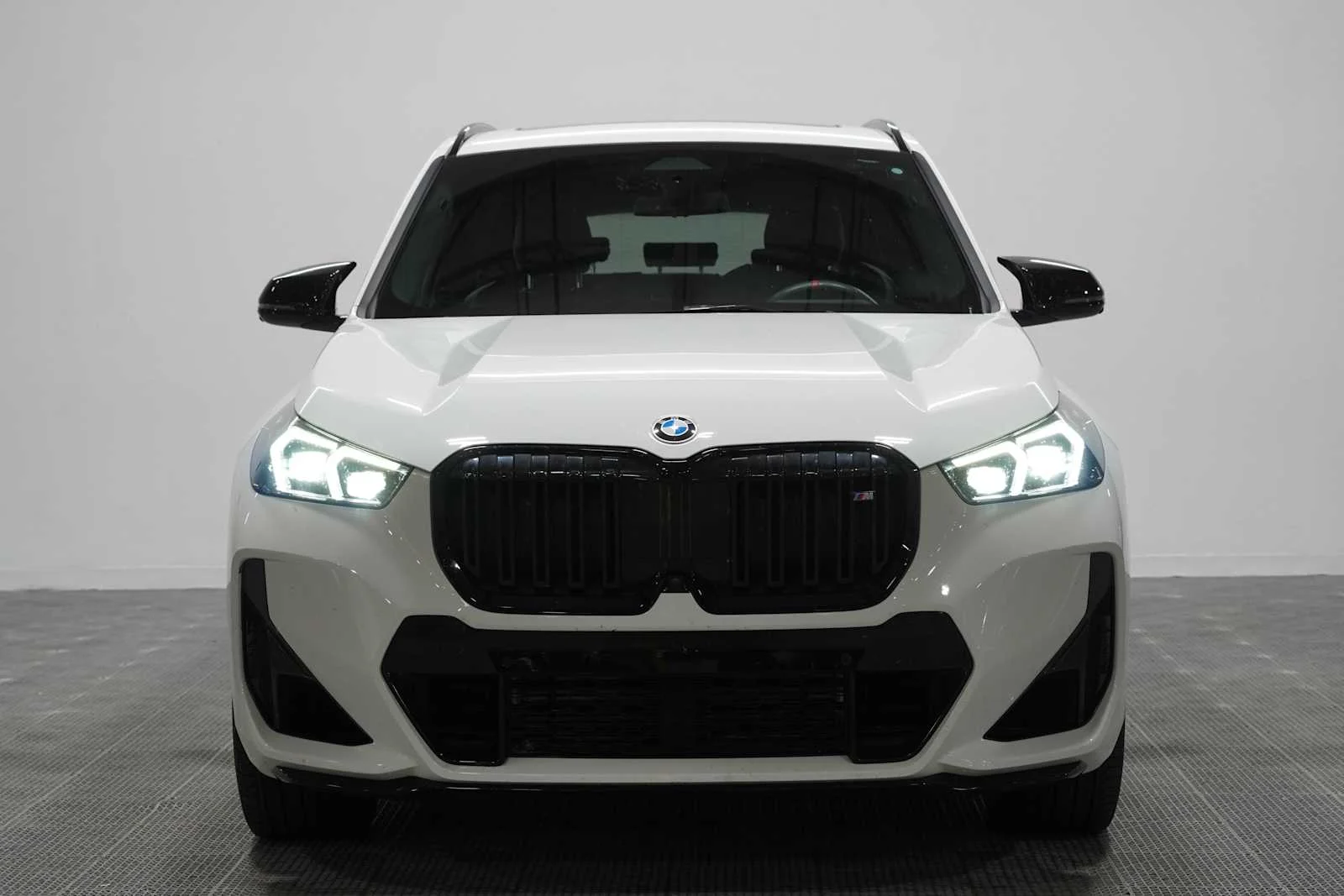 Certified Used 2024 Alpine White BMW M35i image 2