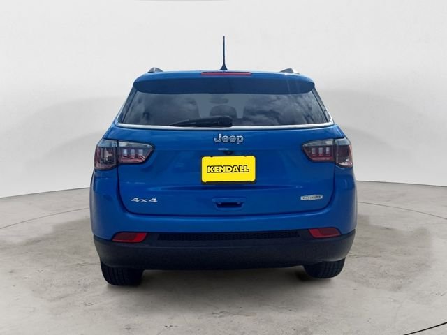 Used 2022 Blue Jeep Latitude image 4