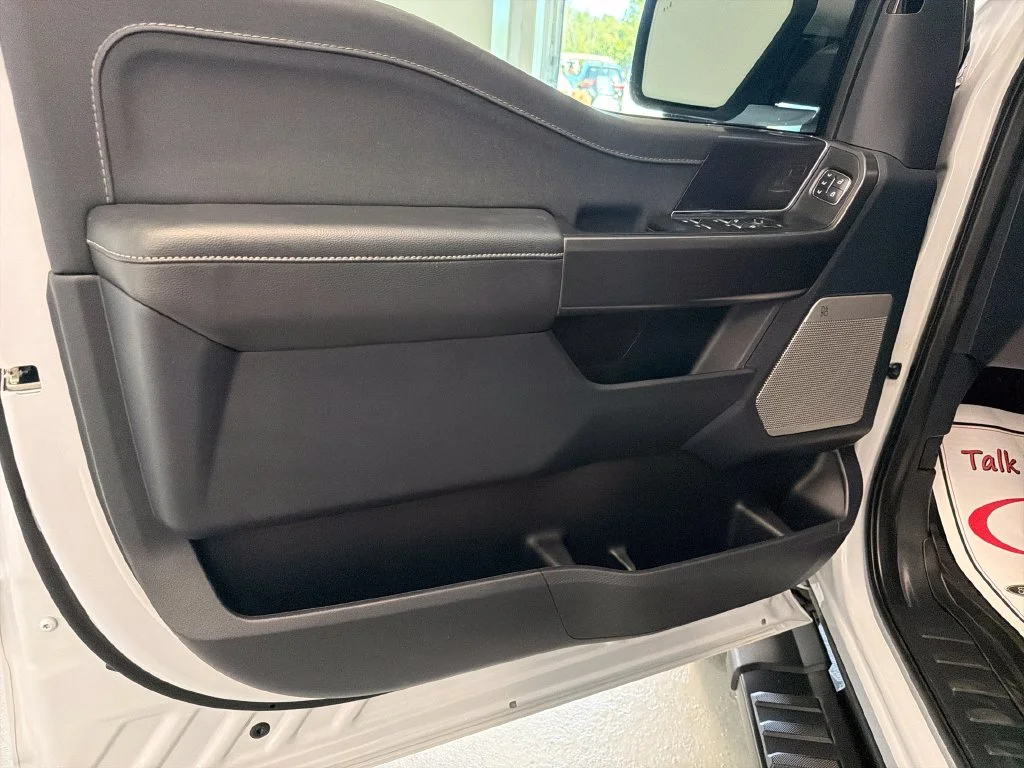 Used 2025 White Ford Lariat image 12