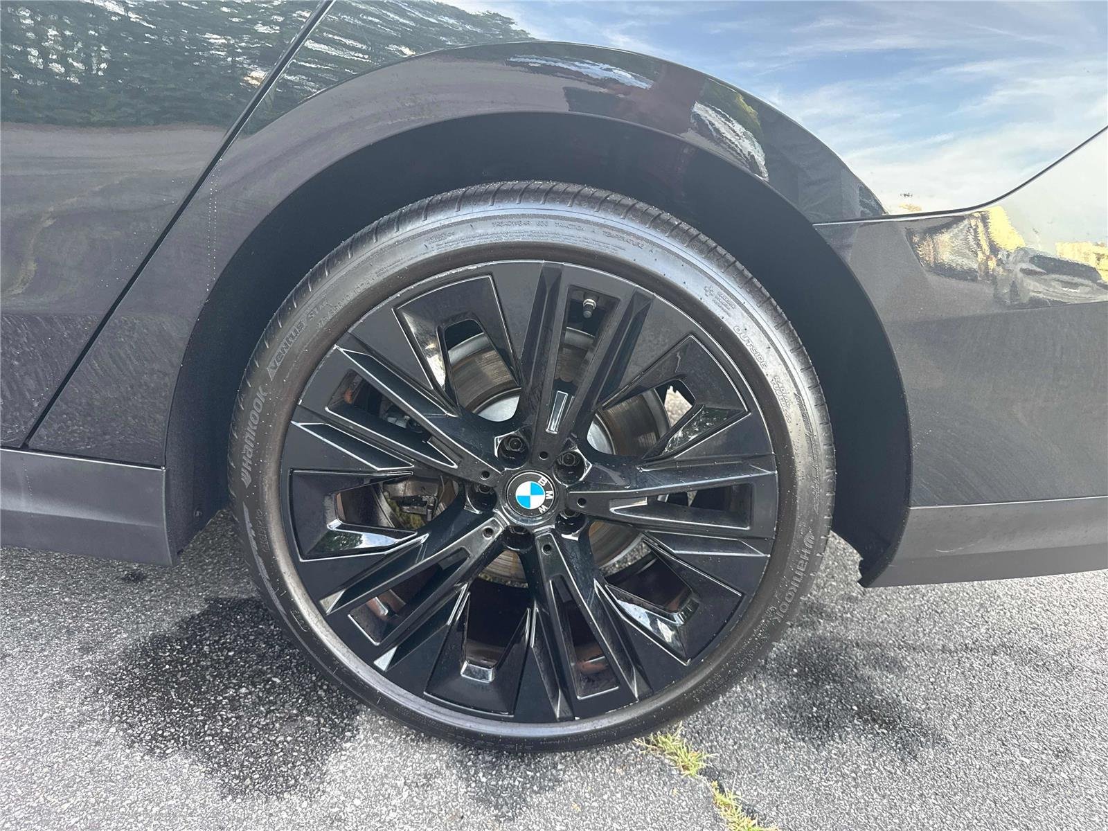 Used 2024 Black Sapphire Metallic BMW 530i image 33