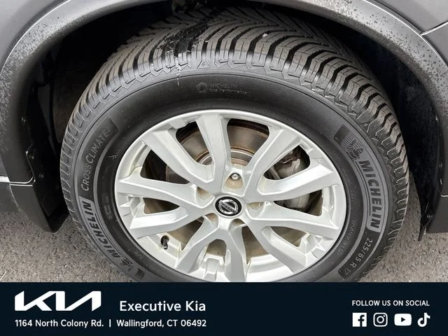 Used 2019 Gray Nissan SV image 7
