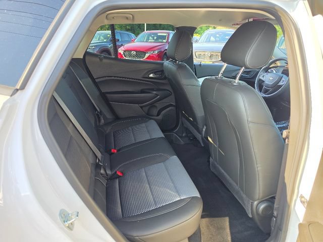 Used 2024 Summit White Chevrolet LT image 27