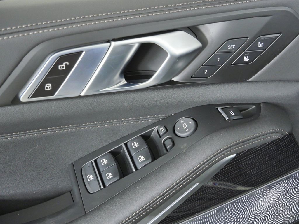 New 2026 Black Sapphire Metallic BMW M60i image 37