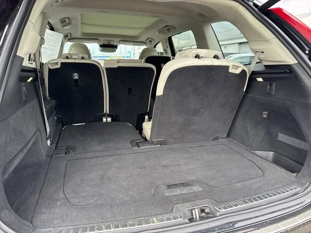 Used 2018 Onyx Black Metallic Volvo Inscription image 16