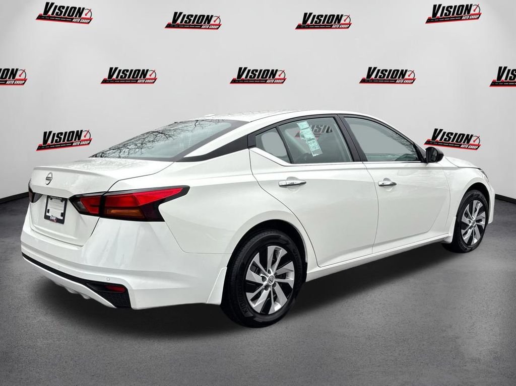 Certified Used 2025 White Nissan 2.5 S image 5