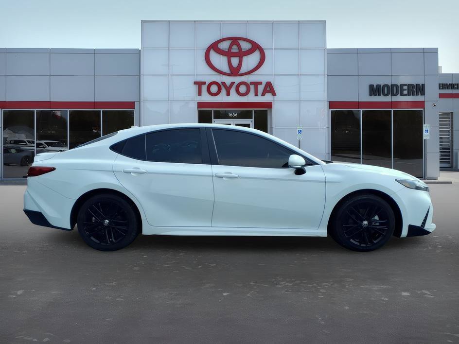Used 2025 Ice Cap Toyota SE image 6