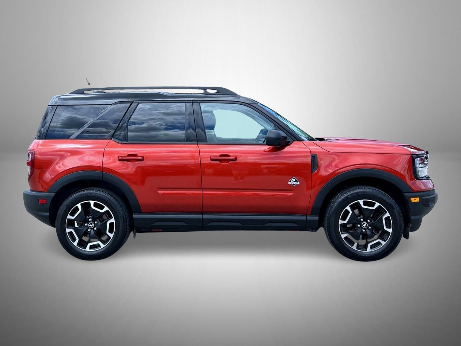 Used 2022 Red Ford Outer Banks image 4