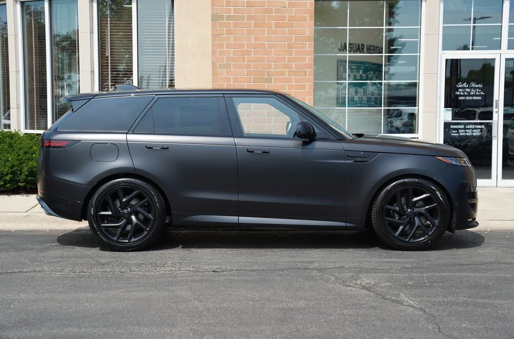 New 2026 Santorini Black Land Rover Dynamic SE image 8
