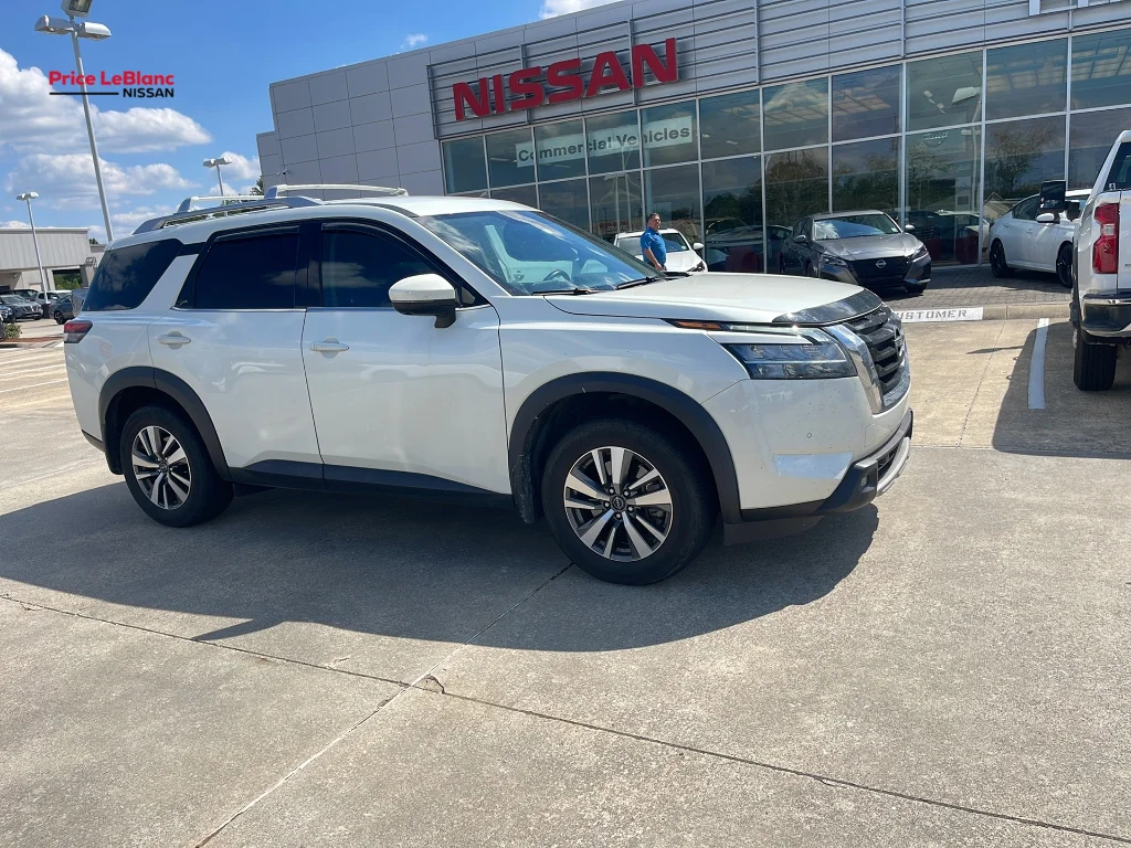 2023 Nissan Pathfinder SL 2WD's photo