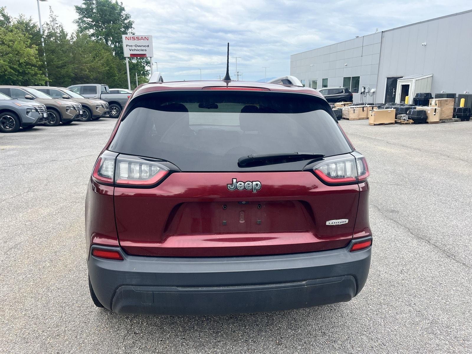 Used 2019 Velvet Red Pearlcoat Jeep Latitude image 6