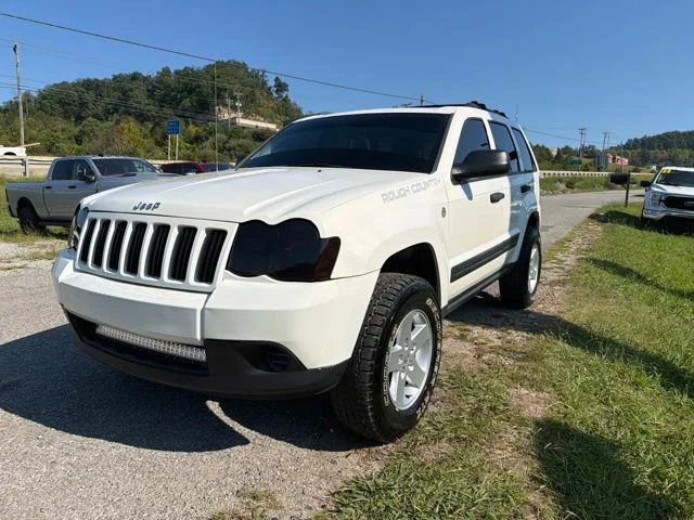 Used 2005 White Jeep Laredo image 8