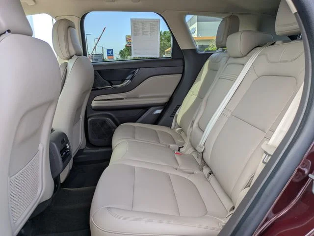 Used 2020 Burgundy Velvet Lincoln Standard image 14