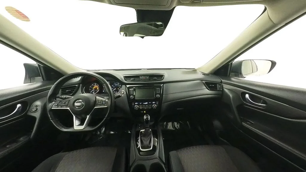 Used 2020 White Nissan SV image 34
