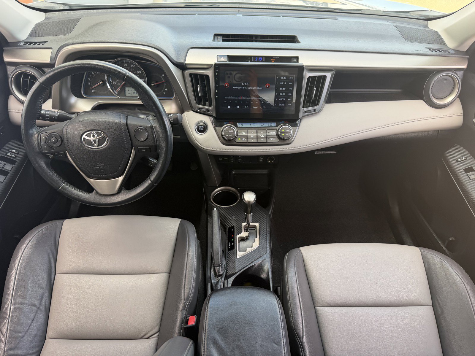 Used 2015 Classic Silver Metallic Toyota Limited image 25