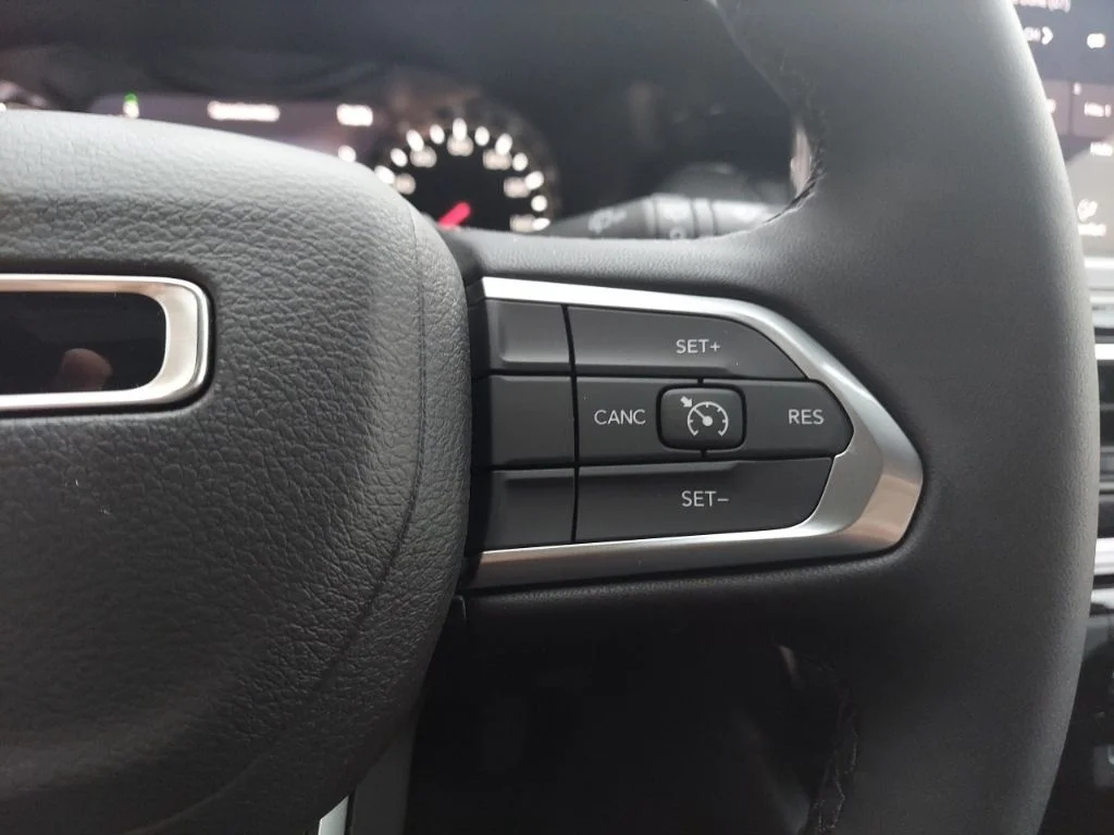 New 2026 Bright White Clearcoat Jeep Latitude image 13
