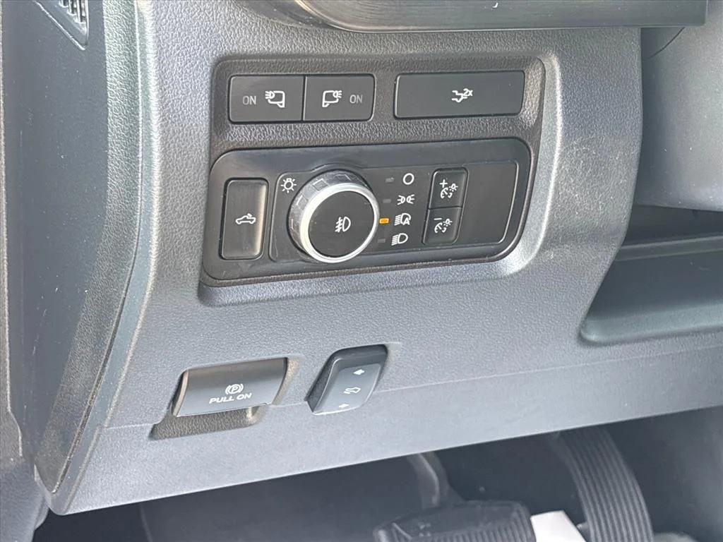 Used 2024 Gray Ford Lariat image 29