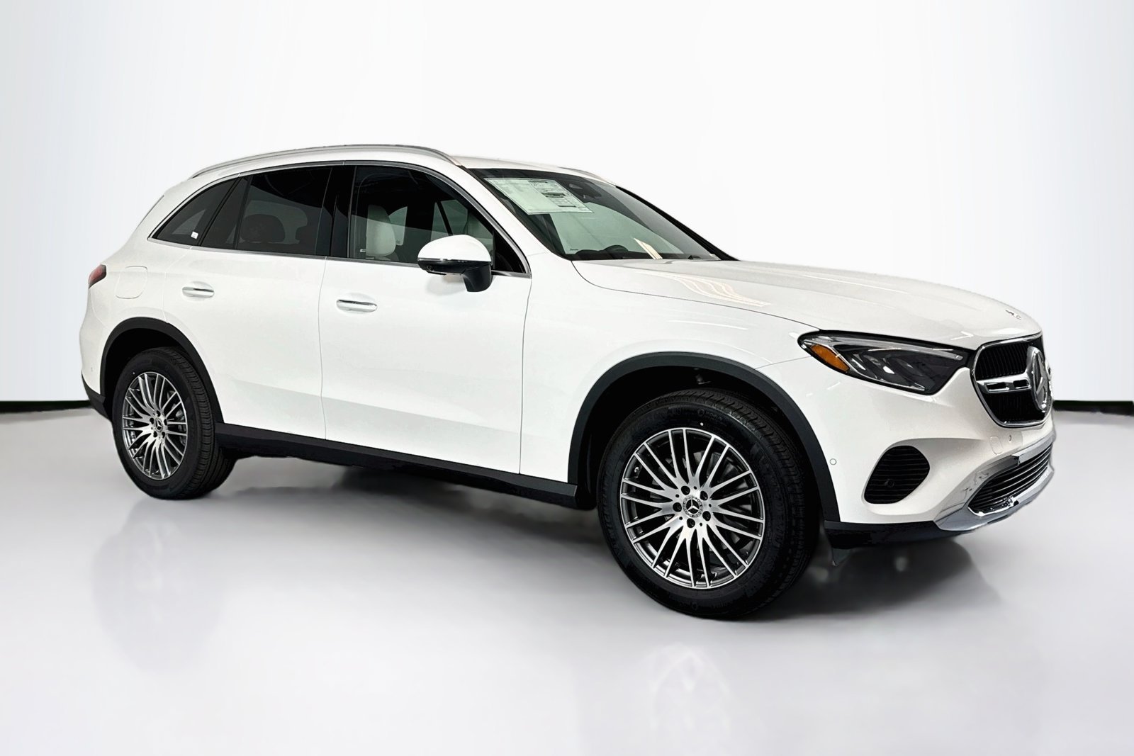 New 2026 Polar White Mercedes-Benz GLC 300 image 3