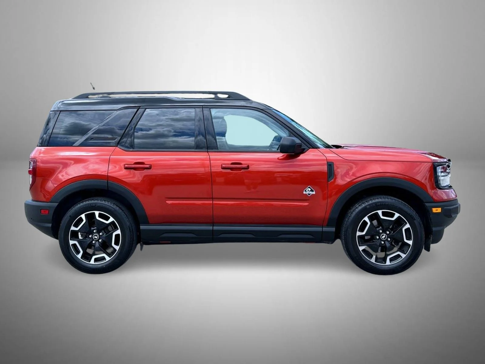 Used 2022 Red Ford Outer Banks image 4