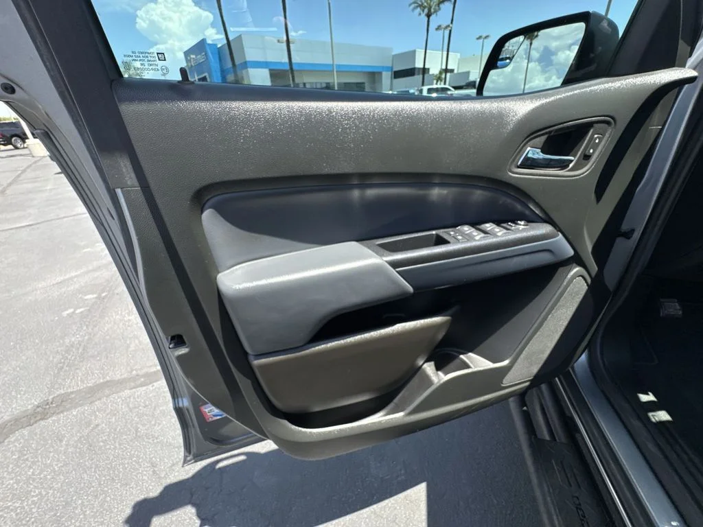 Used 2022 Gray Chevrolet Z71 image 22