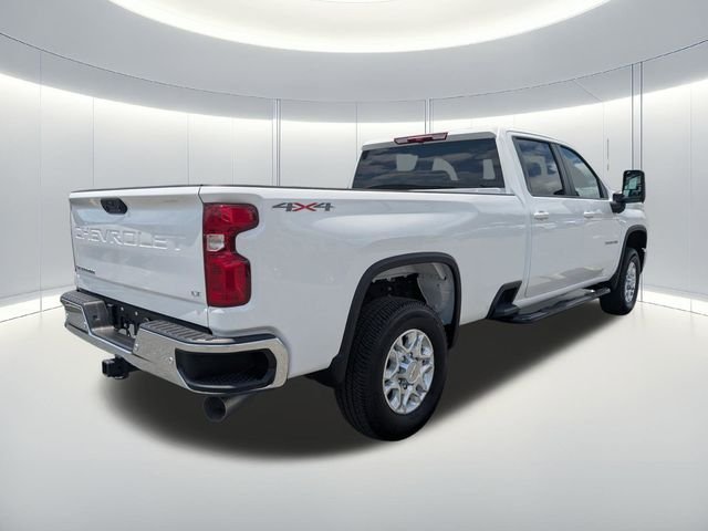 Used 2025 White Chevrolet LT image 4