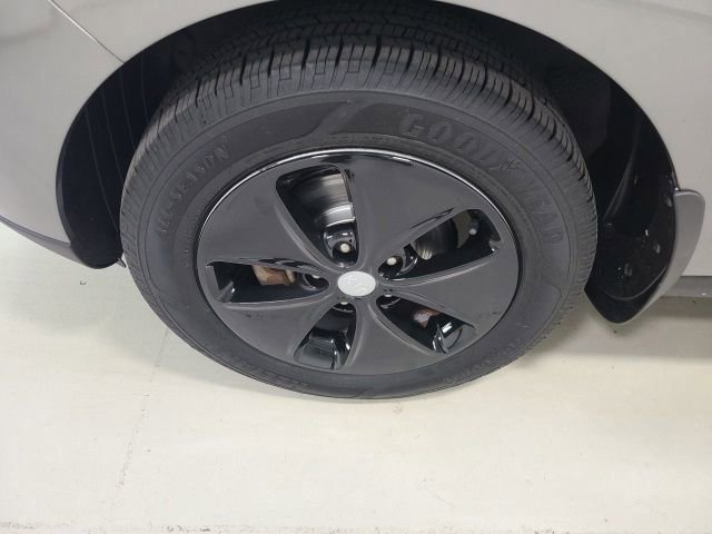 Used 2015 Titanium Gray Kia  image 31