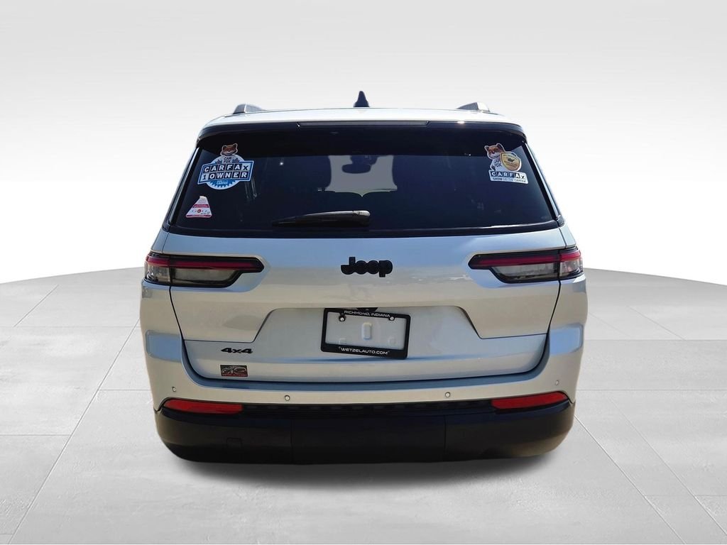 Used 2023 Silver Jeep Altitude image 6