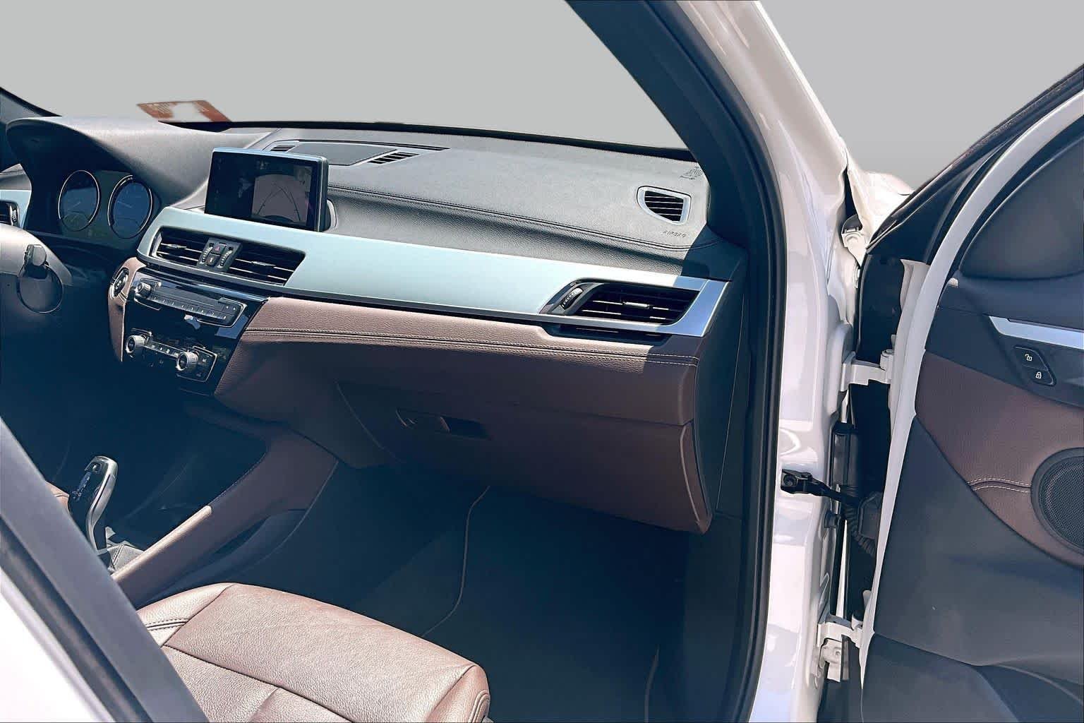 Used 2021 Alpine White BMW sDrive28i image 19