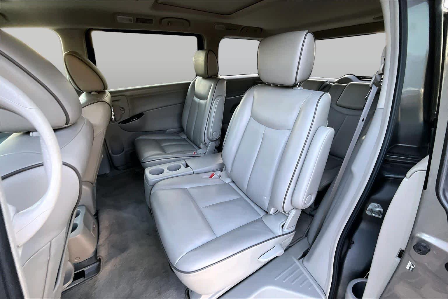 Used 2011 Platinum Graphite Nissan SL image 18