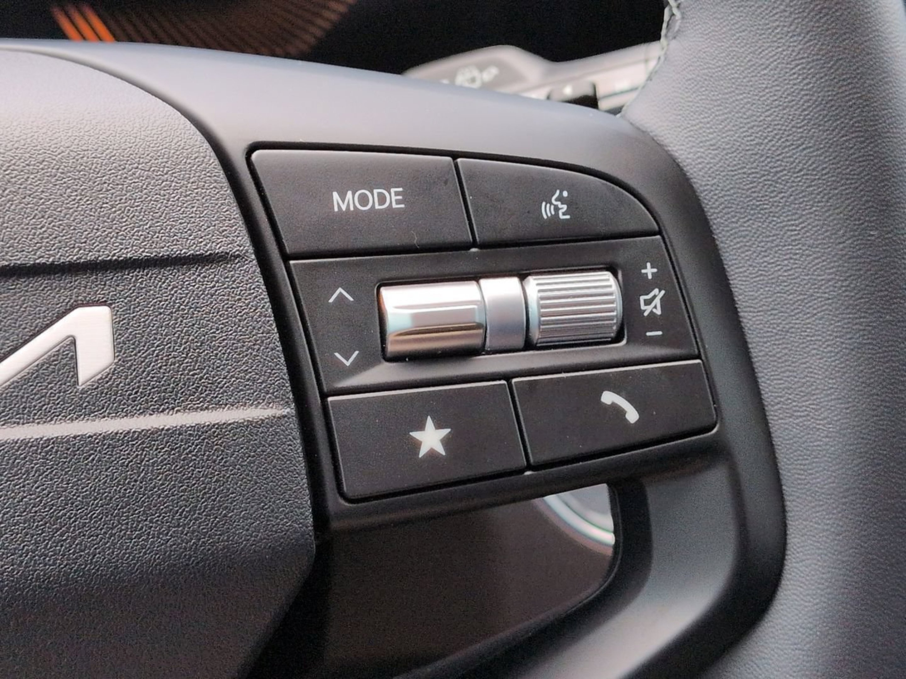 New 2026 Snow White Pearl Kia EX image 28