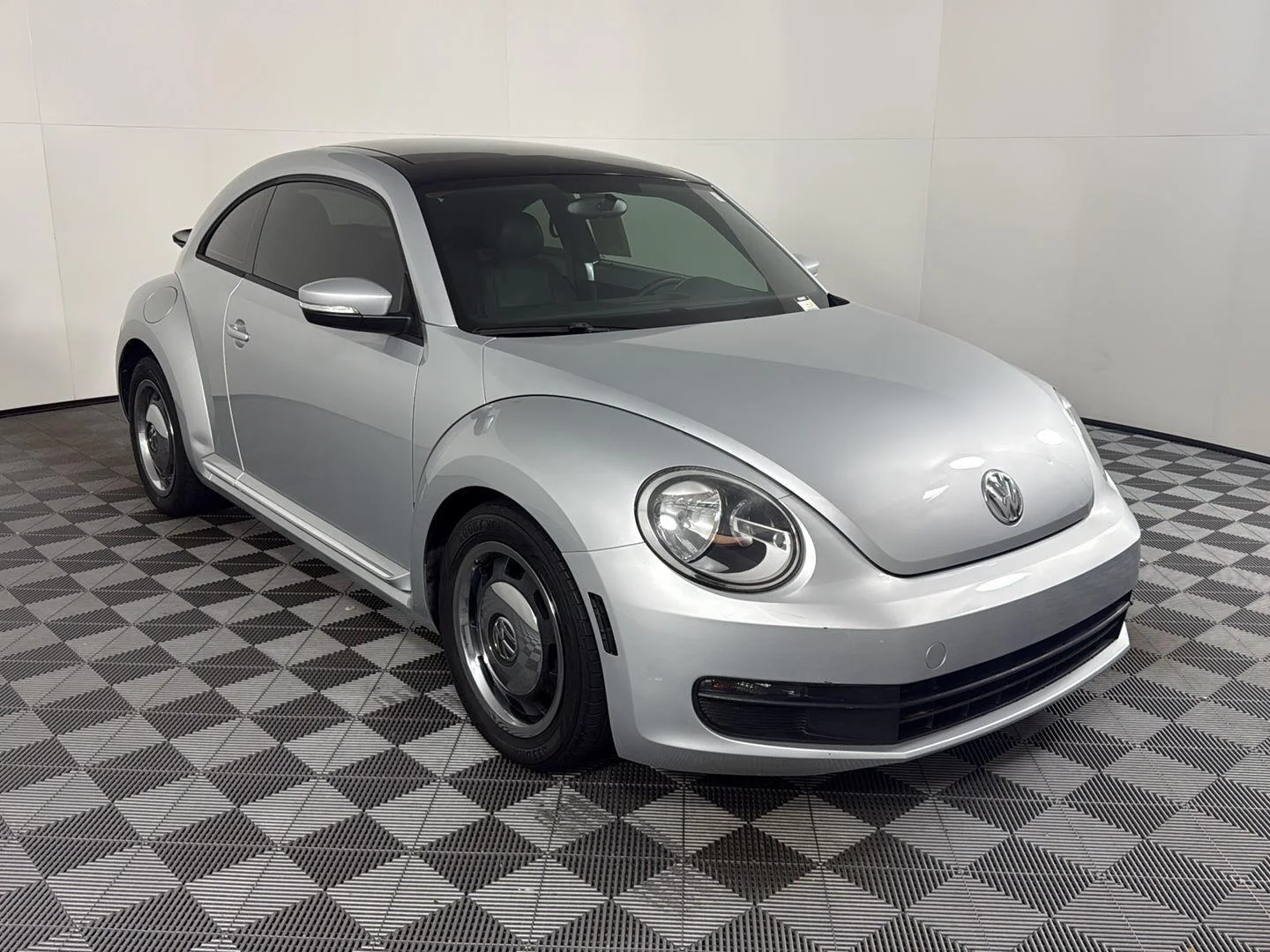 Used 2012 Reflex Silver Metallic Volkswagen 2.5L w/Sun image 1