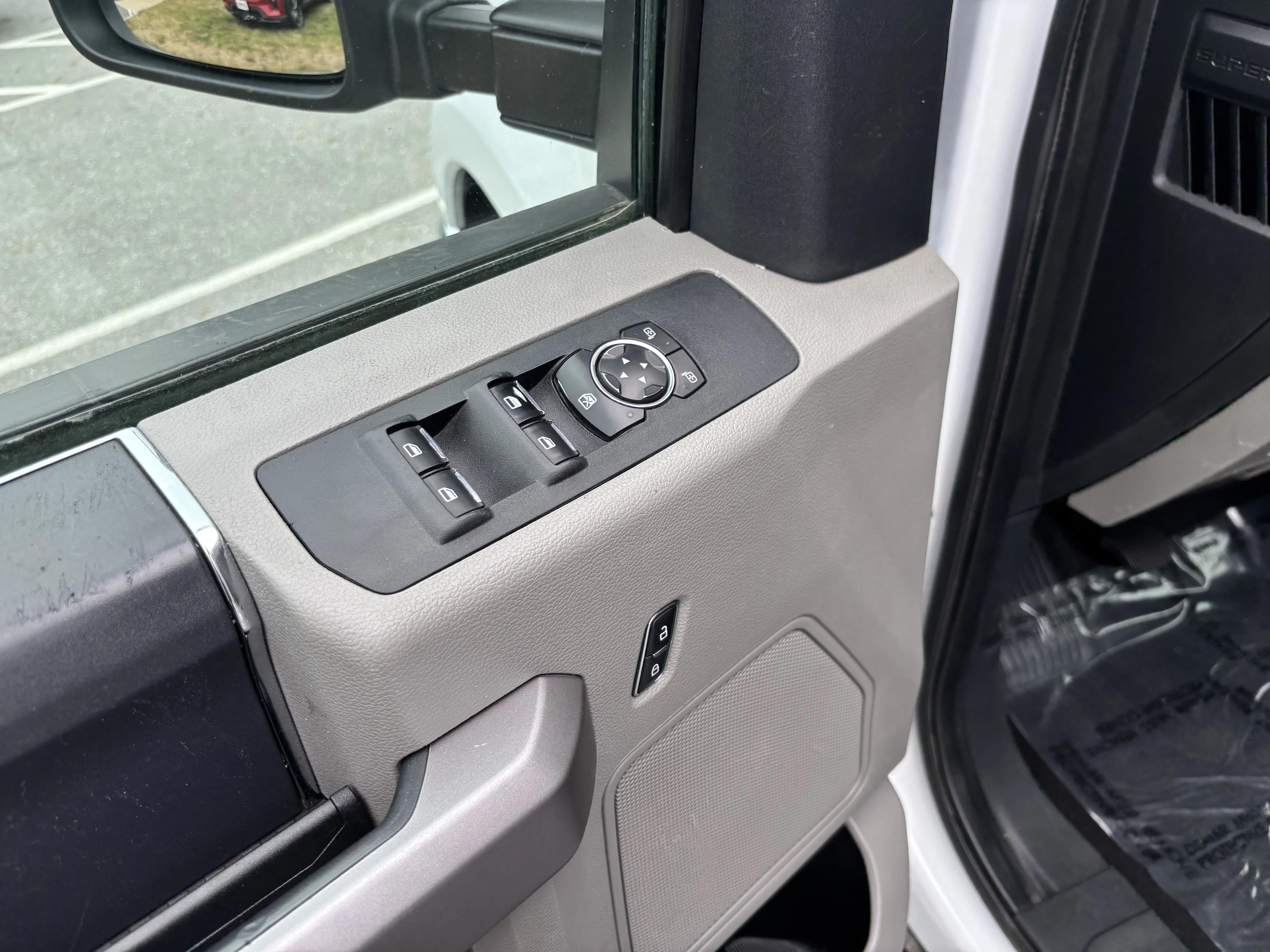 Used 2022 Oxford White Ford XLT image 46