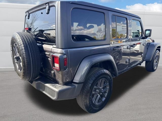 Used 2025 Granite Crystal Clearcoat Metallic Jeep Sport S image 7