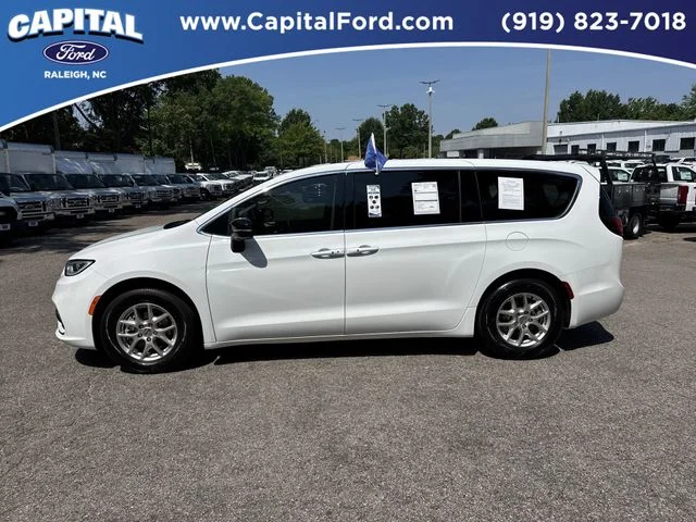 Used 2024 White Chrysler Touring L image 5