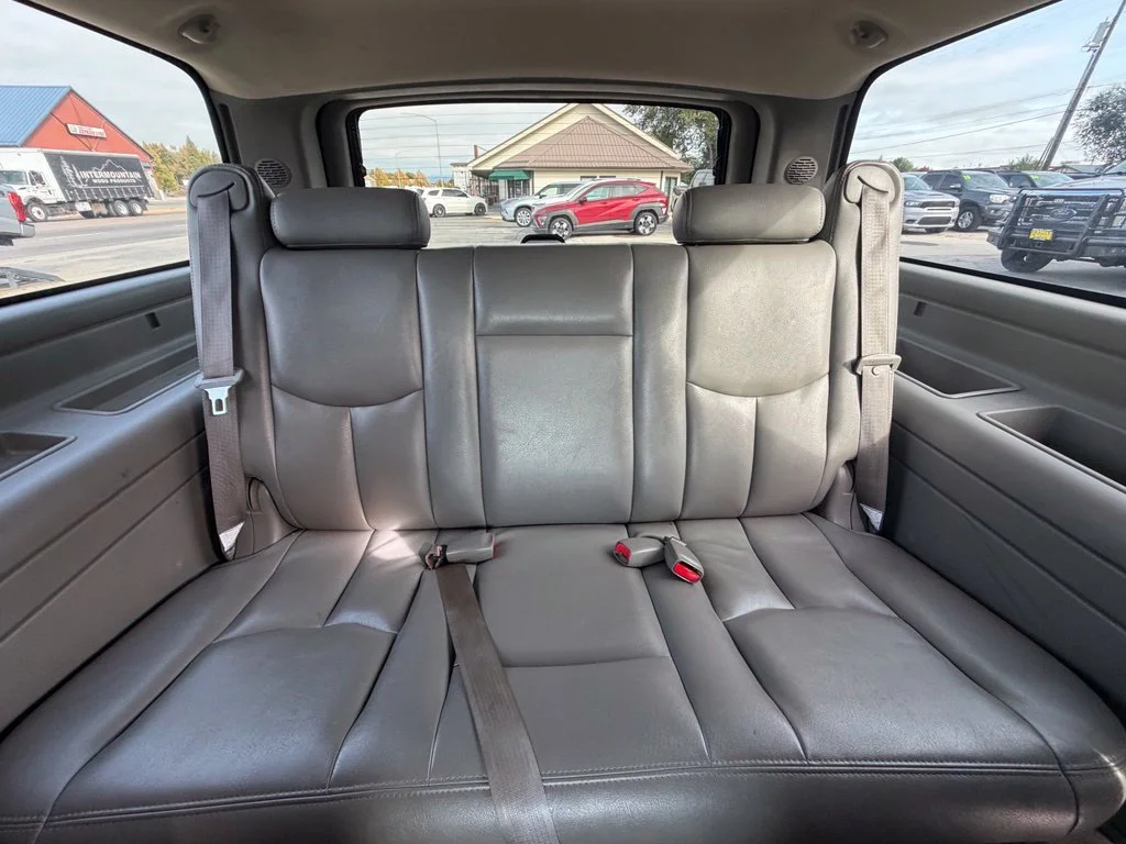 Used 2005 Black Chevrolet LT image 23